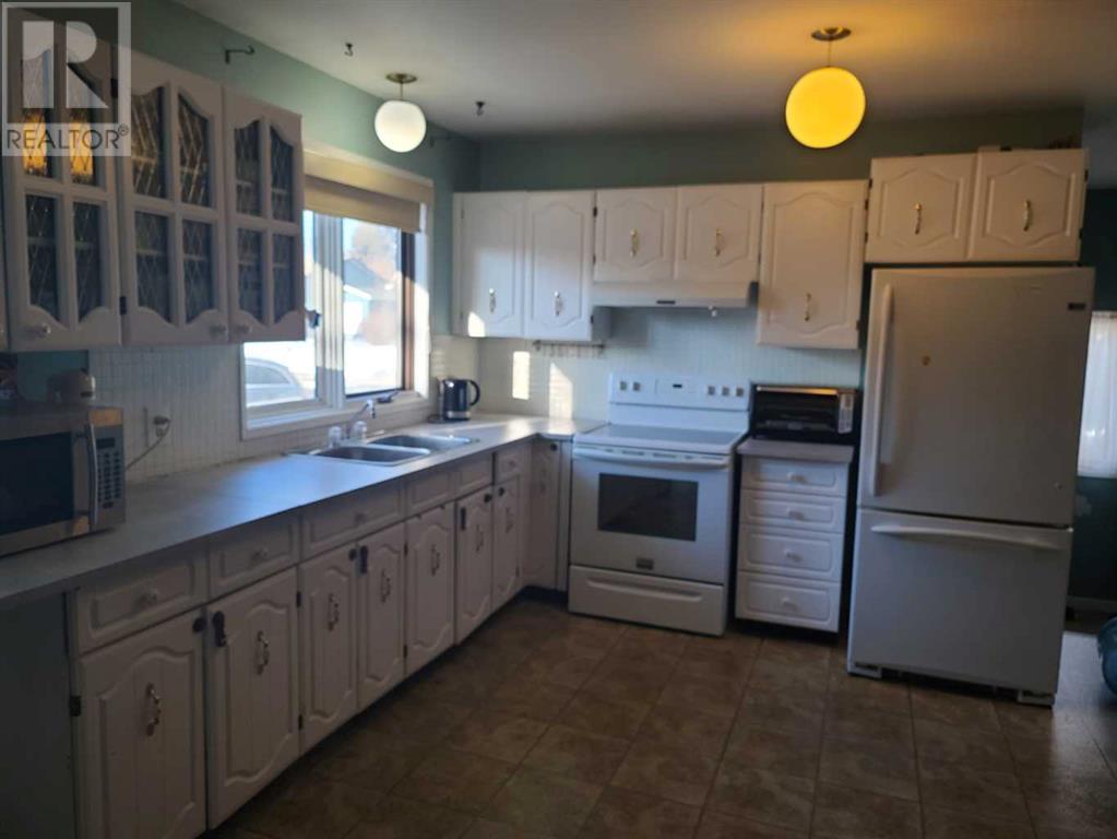 Property at 9709 73 Avenue image 2