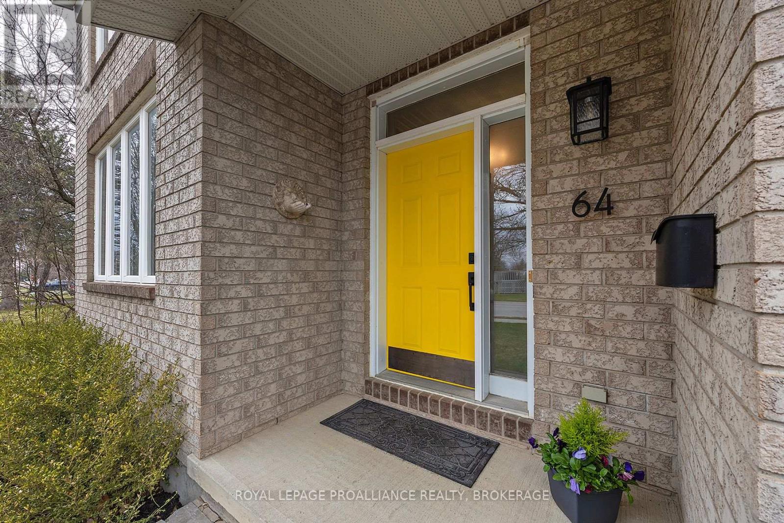 64 Dalgleish Avenue, Kingston, Ontario  K7K 7E1 - Photo 3 - X12140921
