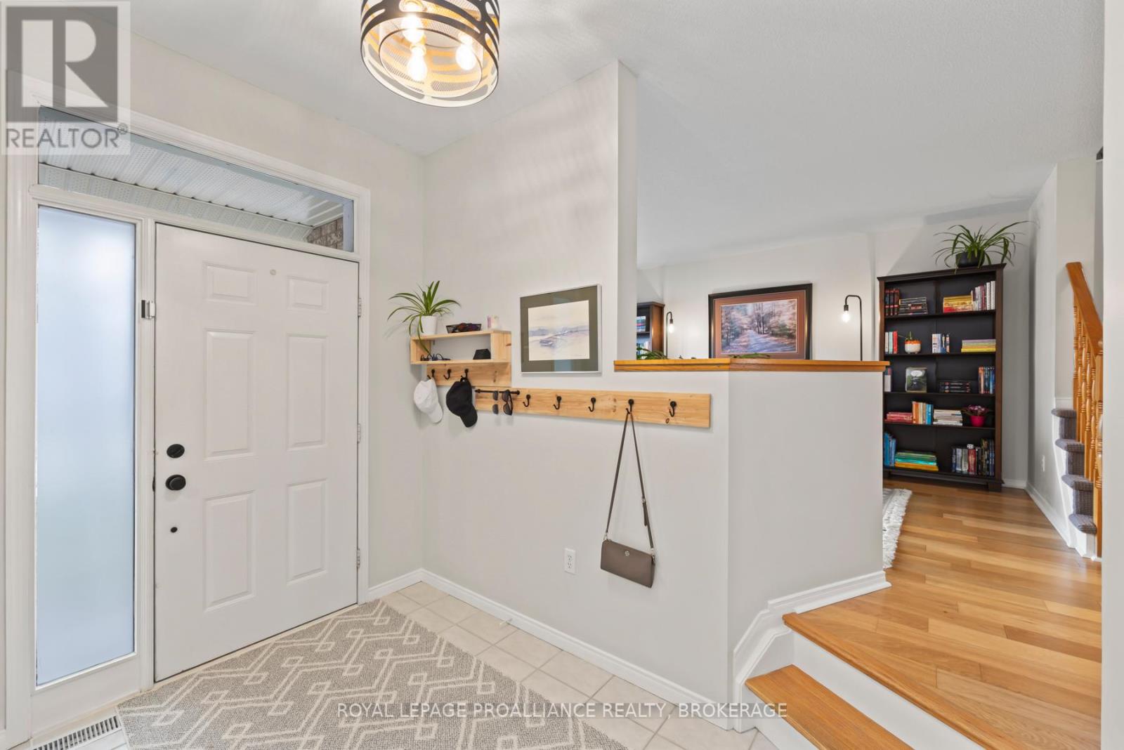 64 Dalgleish Avenue, Kingston, Ontario  K7K 7E1 - Photo 4 - X12140921