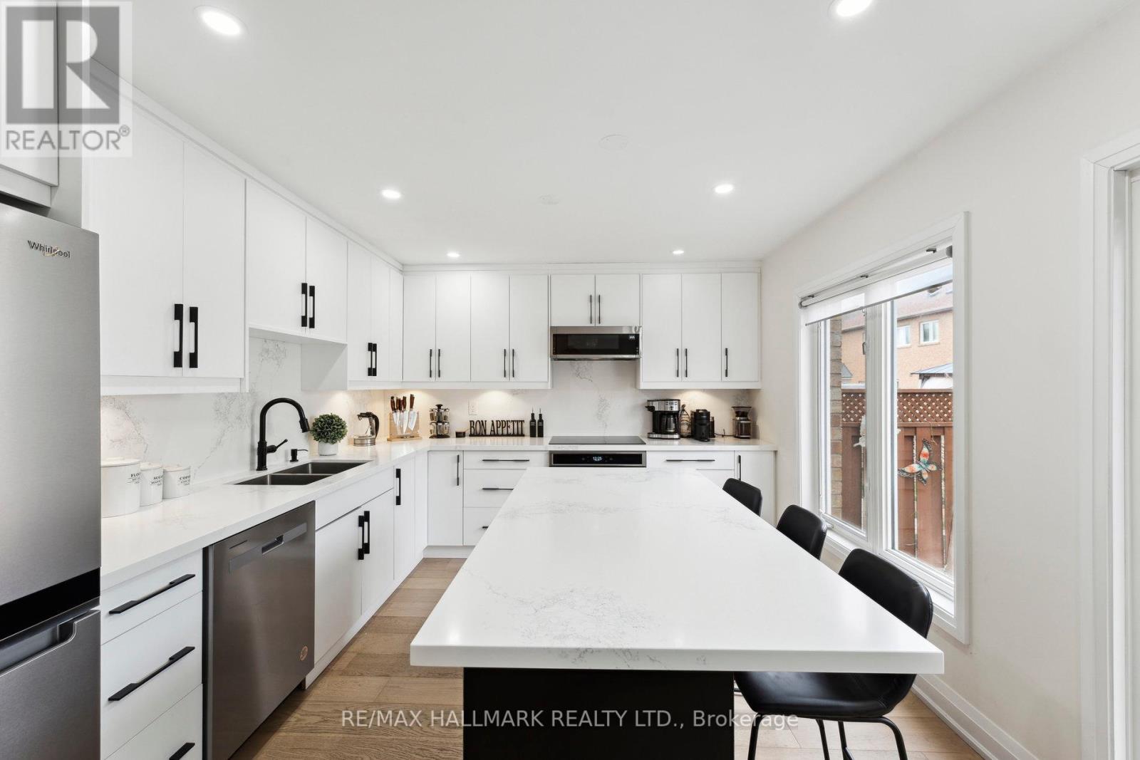 128 Seaside Circle, Brampton, Ontario  L6R 2G9 - Photo 12 - W12114664