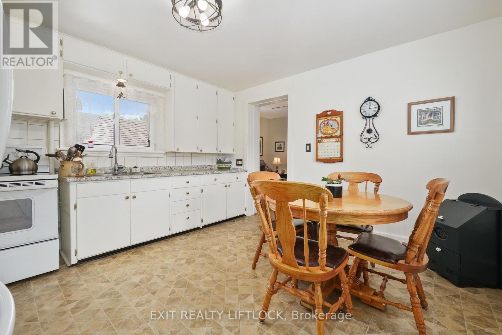 218 Lee Street, Peterborough North, Ontario  K9H 5N9 - Photo 17 - X12140850
