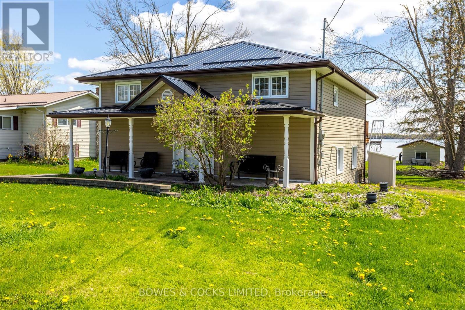 Property at 240 LAKESHORE DRIVE image 3