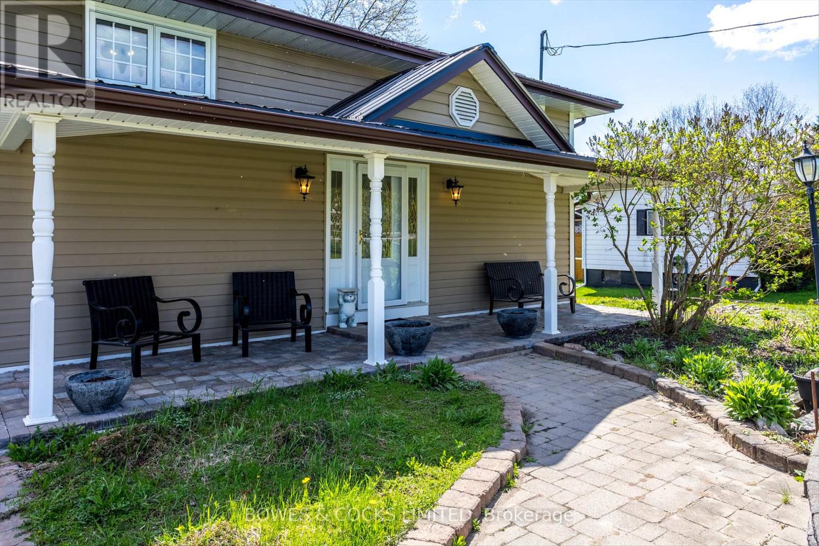 Property at 240 LAKESHORE DRIVE image 4