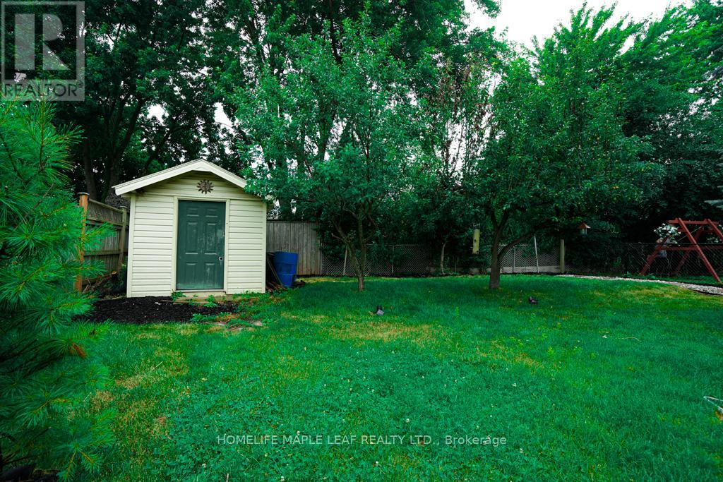 147 Muriel Crescent, London South, Ontario  N6E 2K4 - Photo 40 - X12140317