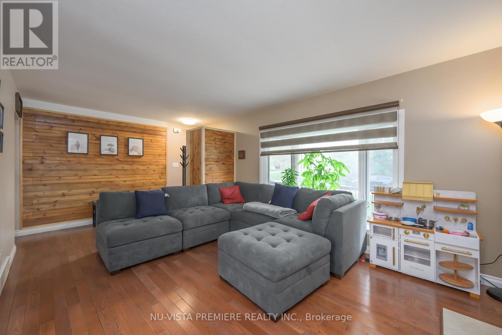 Photo 12 of 30 for 859 Dalkeith Crescent