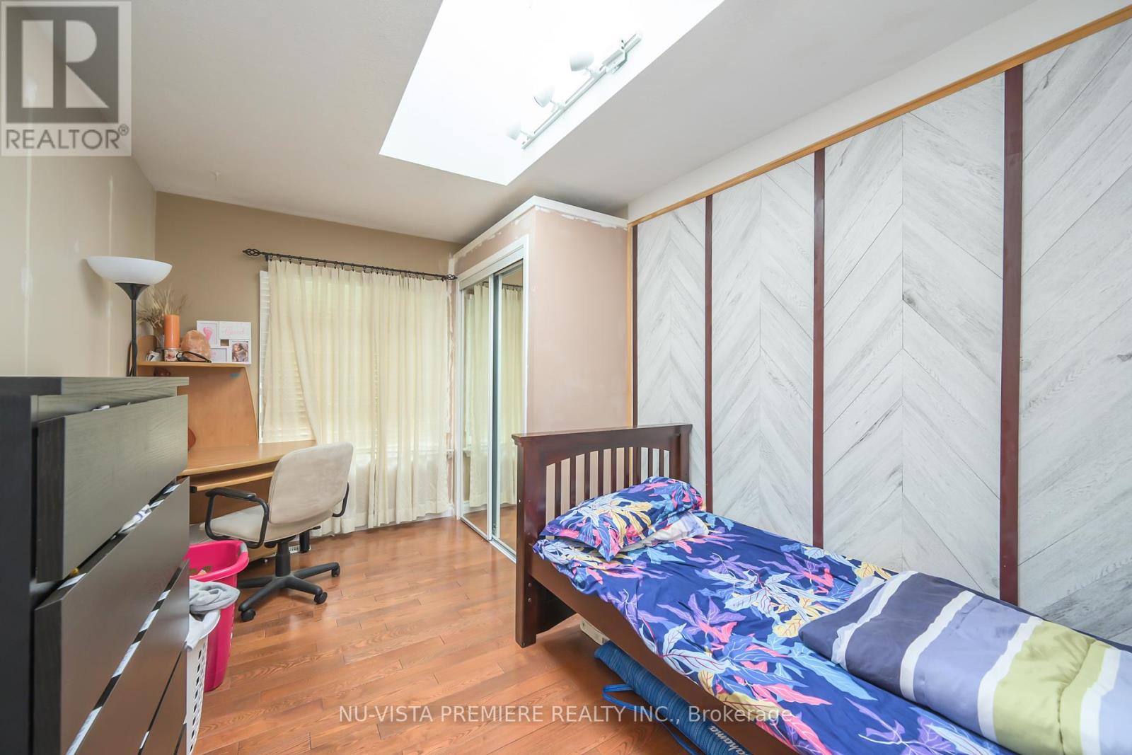 Photo 14 of 30 for 859 Dalkeith Crescent