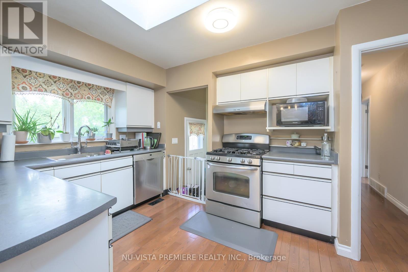 Photo 18 of 30 for 859 Dalkeith Crescent