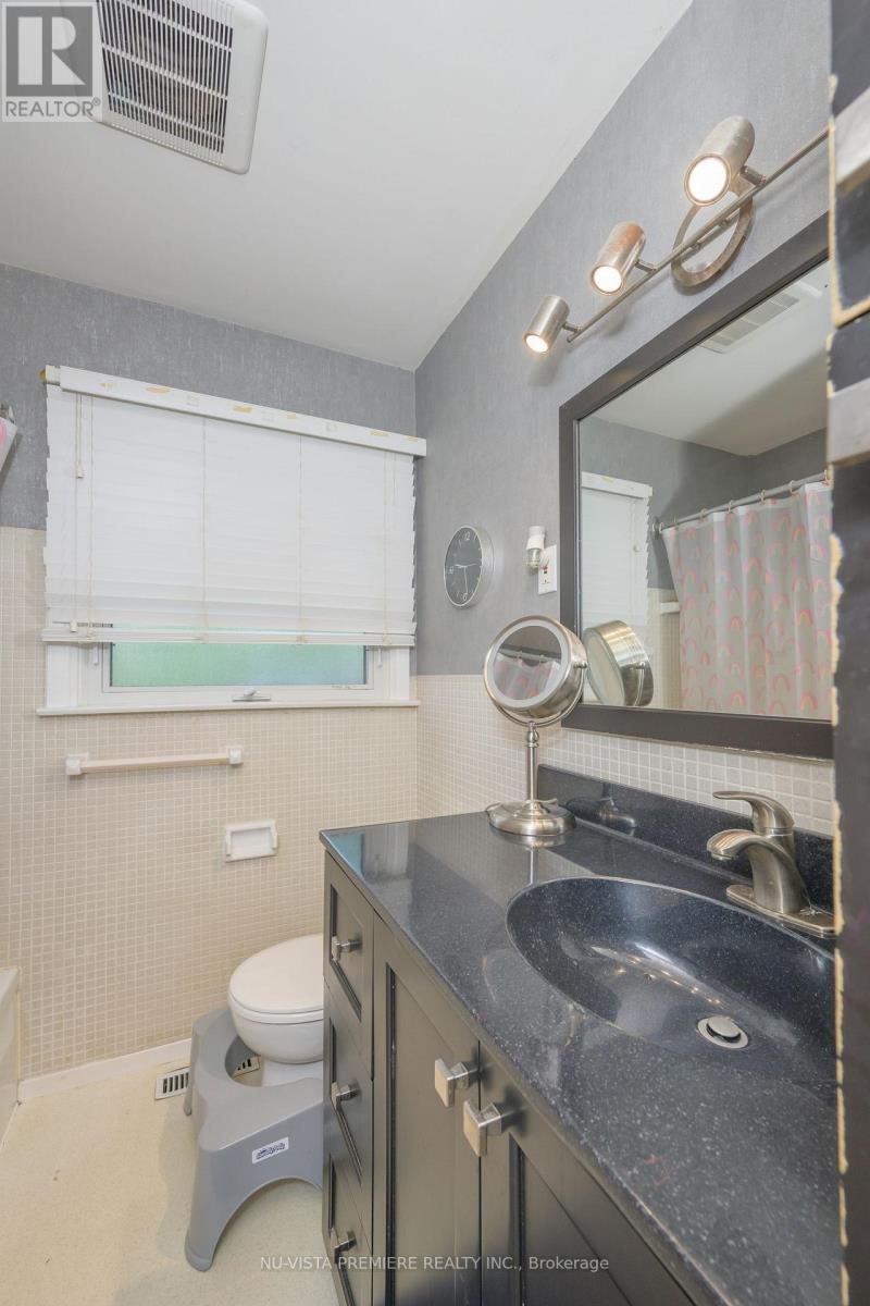 Photo 22 of 30 for 859 Dalkeith Crescent