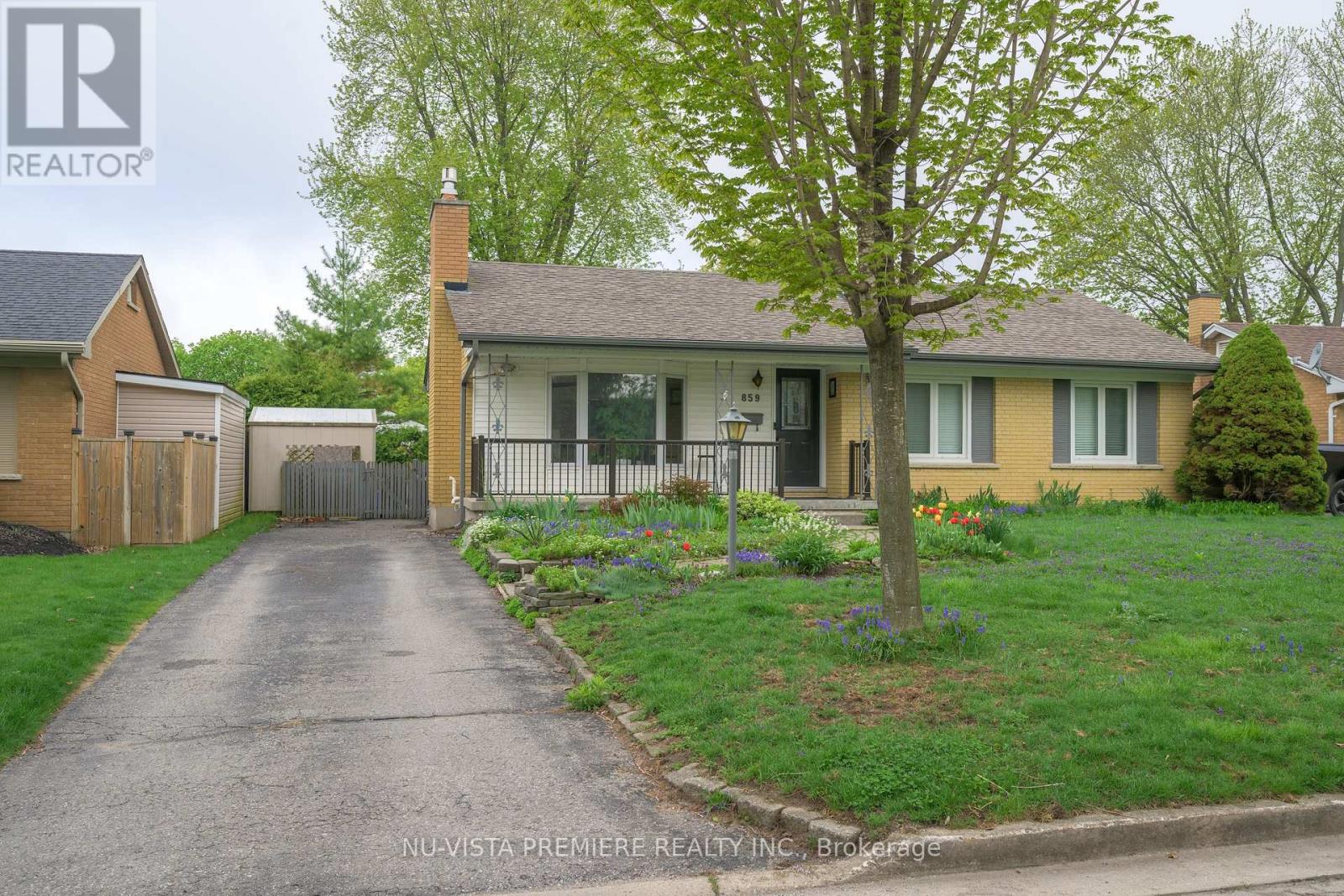 Photo 3 of 30 for 859 Dalkeith Crescent