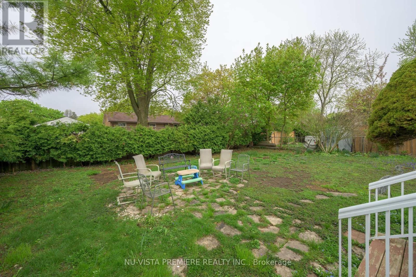 Photo 4 of 30 for 859 Dalkeith Crescent
