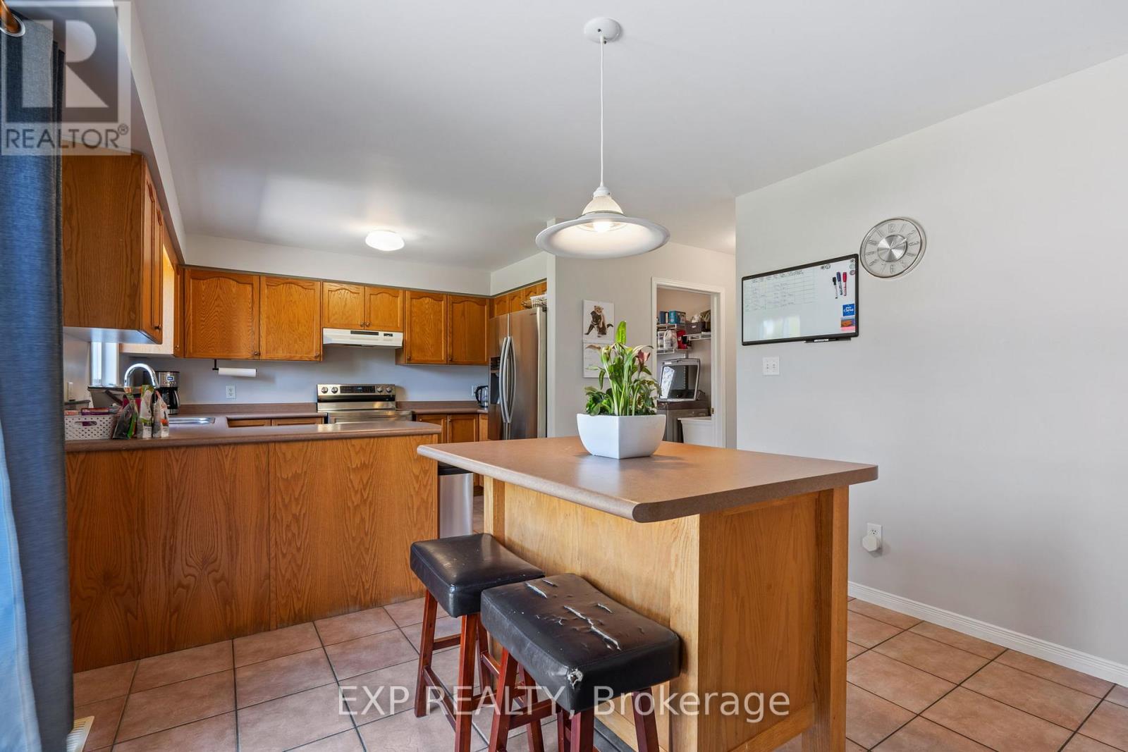 Photo 18 of 48 for 1098 Staghorn Crescent