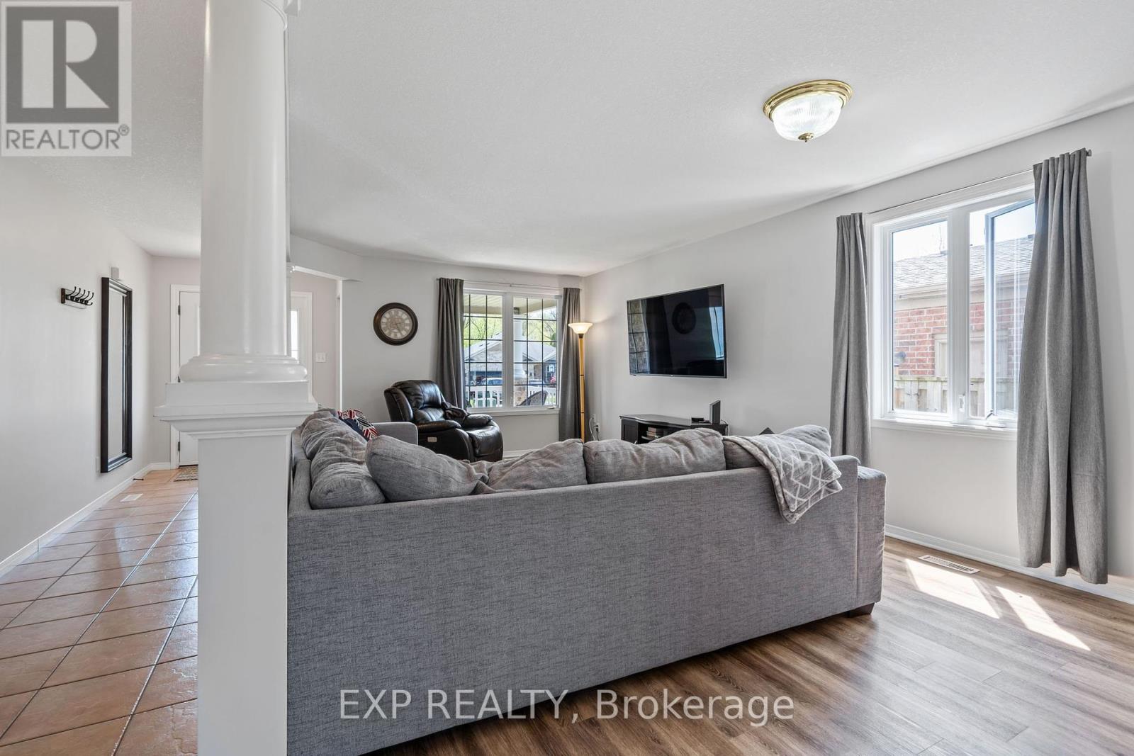 Photo 9 of 48 for 1098 Staghorn Crescent