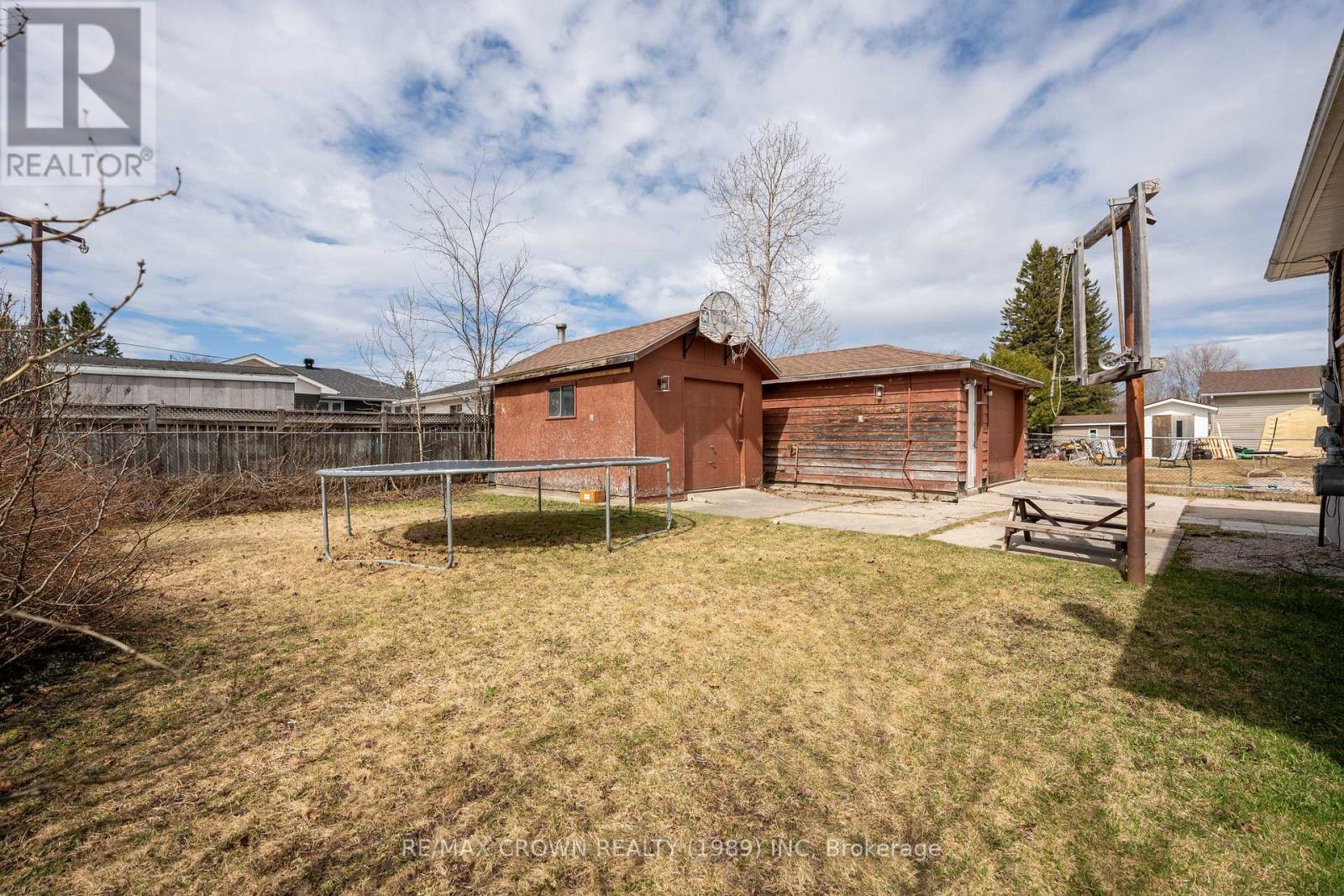 10 Huron Street, Kapuskasing, Ontario  P5N 2C2 - Photo 4 - T12140936