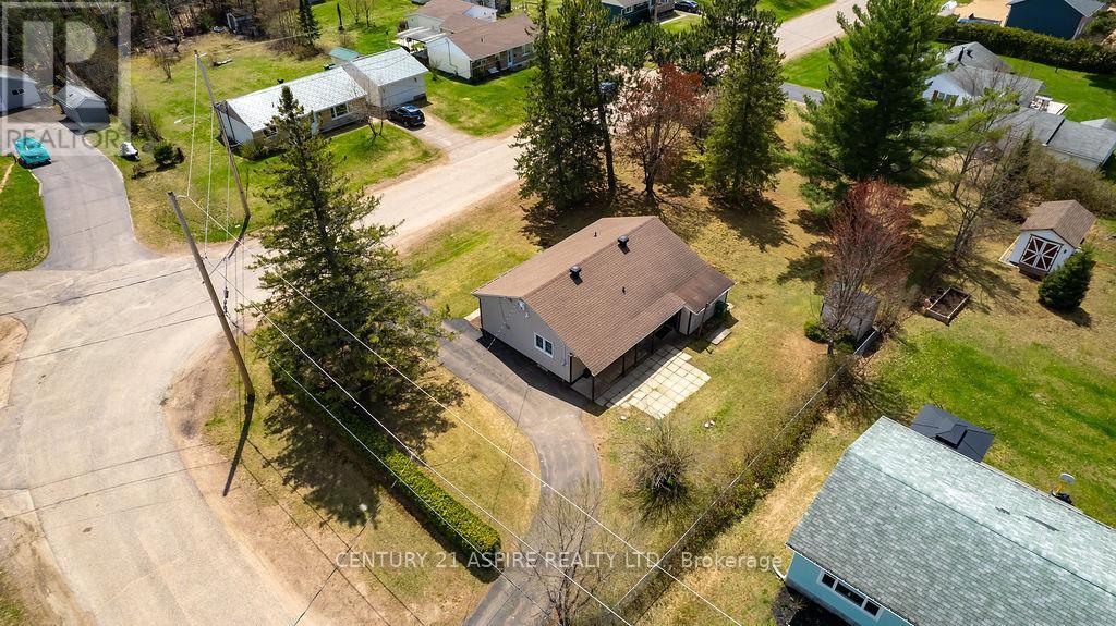 15 Michael Crescent, Petawawa, Ontario  K8H 2L5 - Photo 38 - X12140978