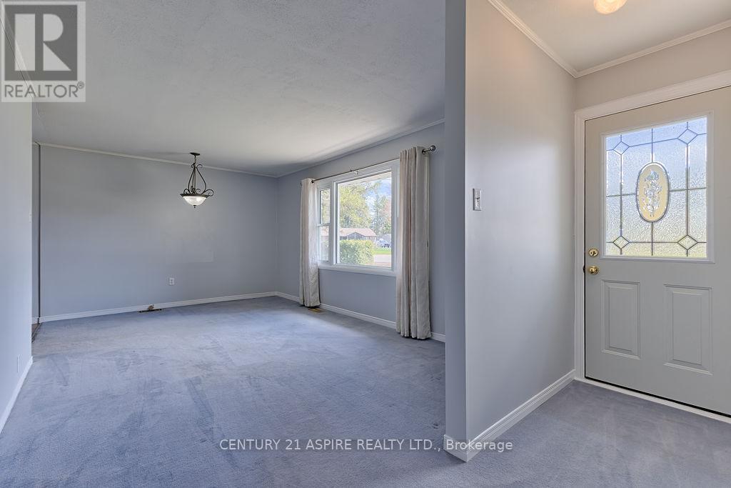 15 Michael Crescent, Petawawa, Ontario  K8H 2L5 - Photo 5 - X12140978