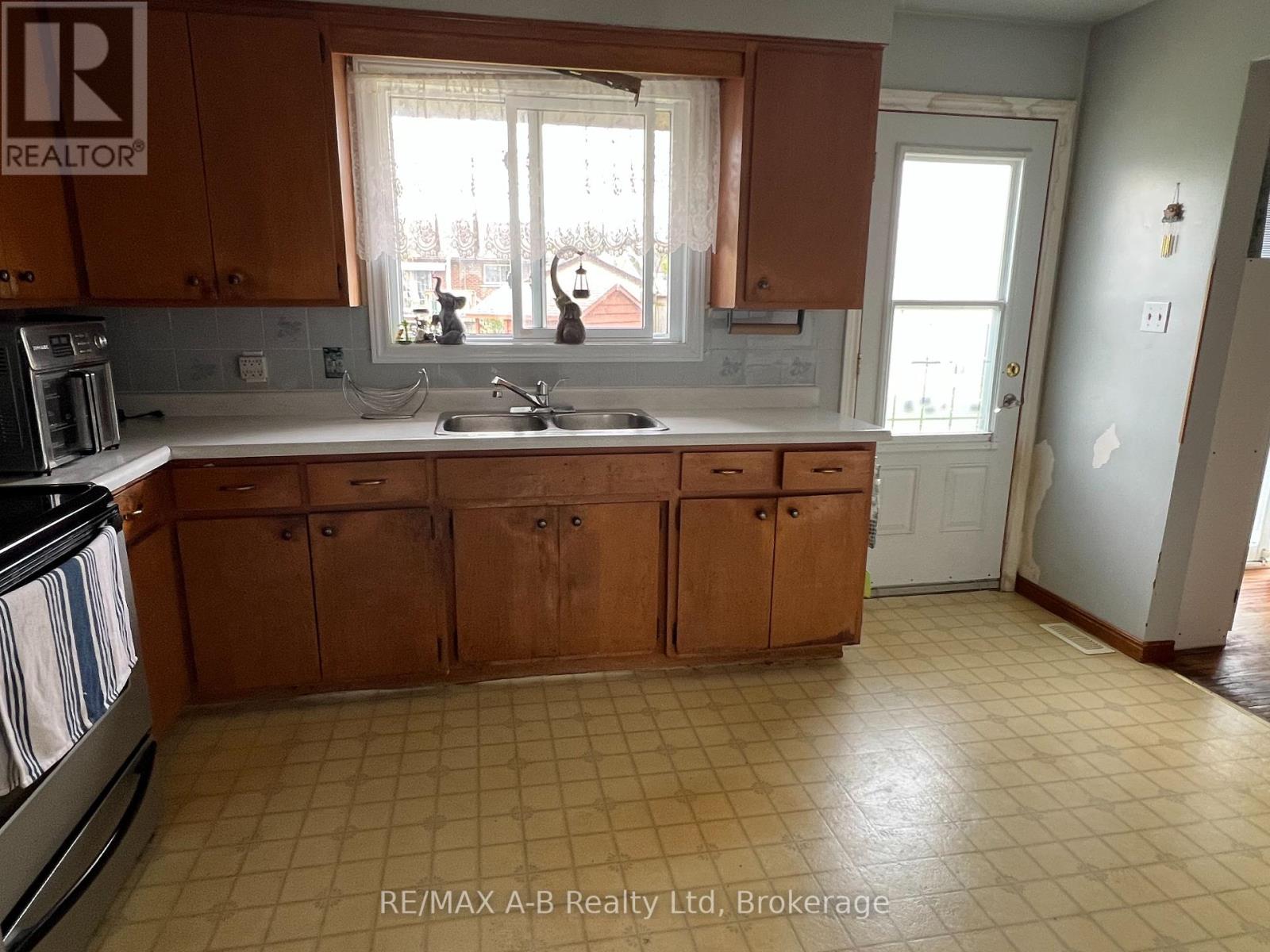 Property at 149 NORFOLK STREET image 5