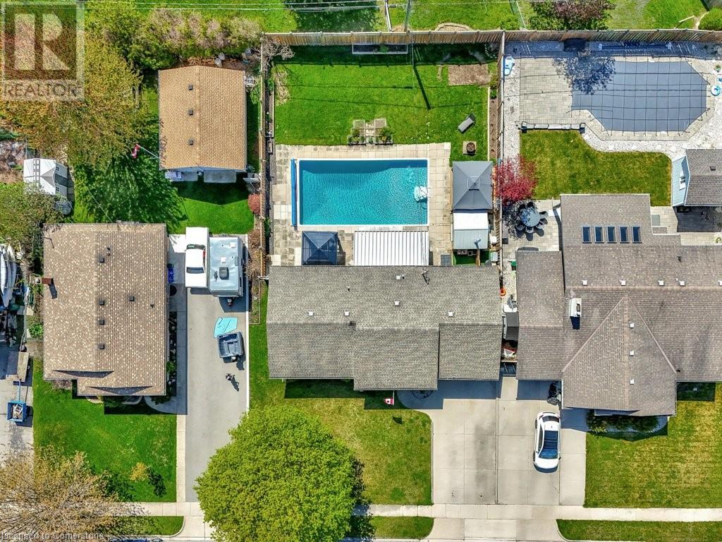Property at 1800 HOLLEY Crescent image 2