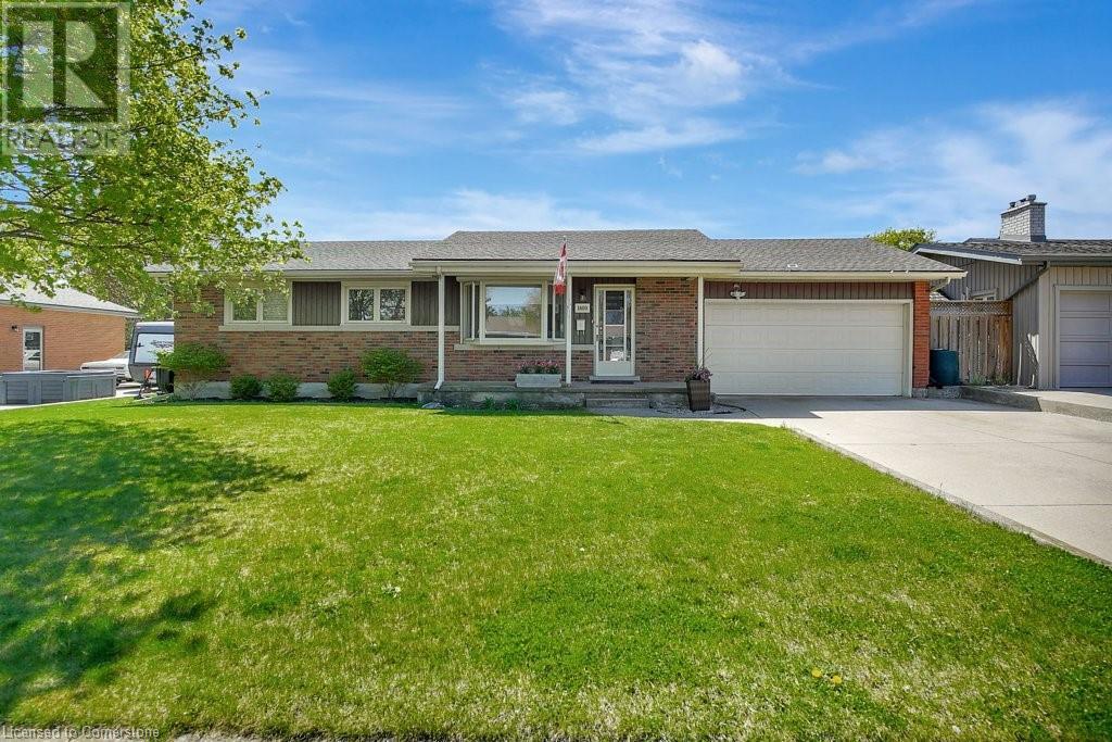 Property at 1800 HOLLEY Crescent image 3