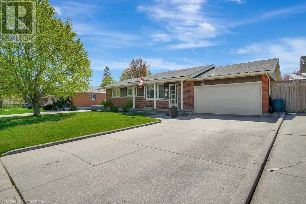 Property at 1800 HOLLEY Crescent image 4