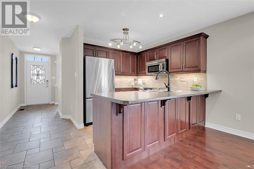 Property at 72 ABBOTSFORD Trail image 4