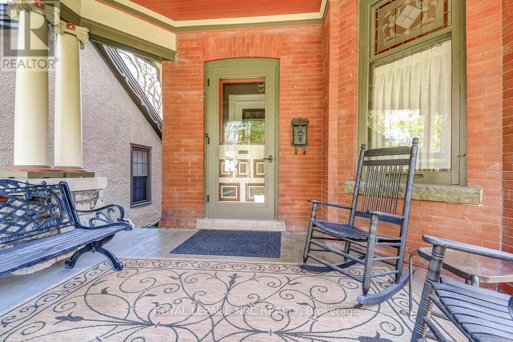 Property at 100 QUEEN STREET image 3