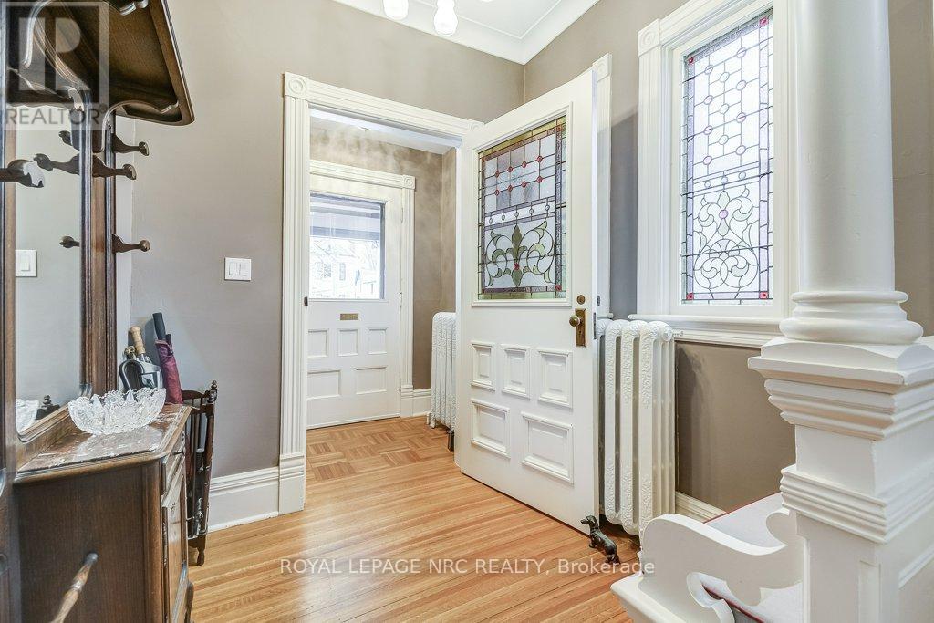 Property at 100 QUEEN STREET image 4