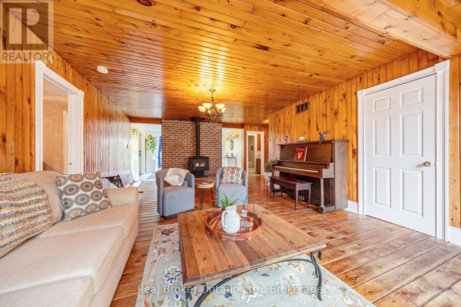 6024 Fourth Line, Erin, Ontario  L0N 1N0 - Photo 16 - X12140954