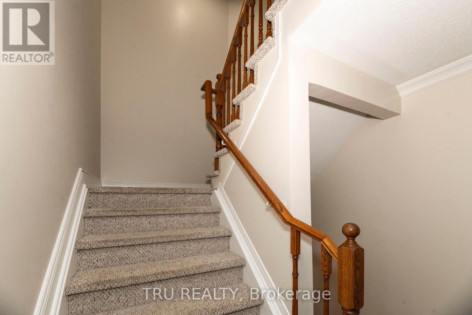 35 Helmsdale Drive, Ottawa, Ontario  K2K 2S2 - Photo 15 - X12140991