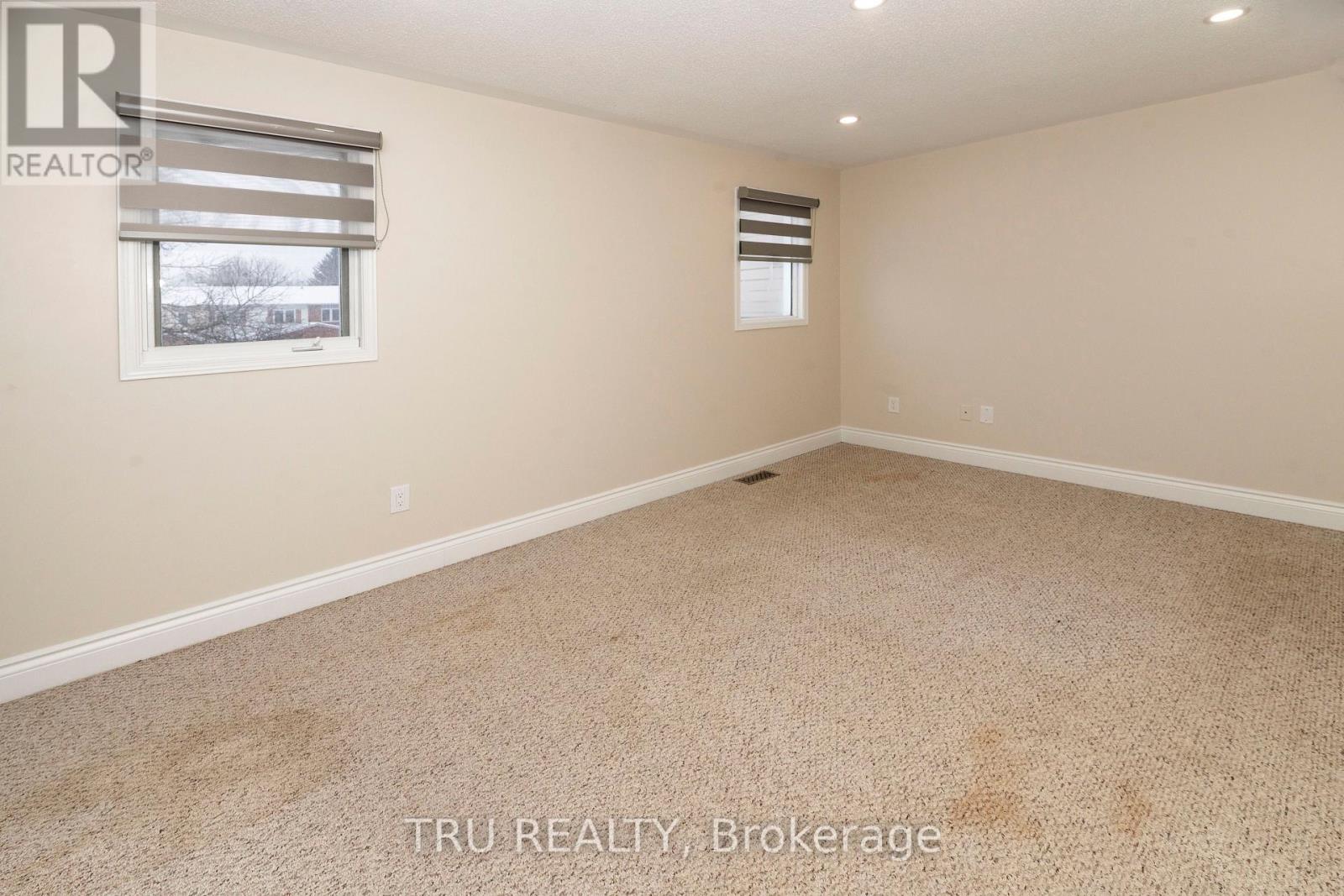 35 Helmsdale Drive, Ottawa, Ontario  K2K 2S2 - Photo 16 - X12140991