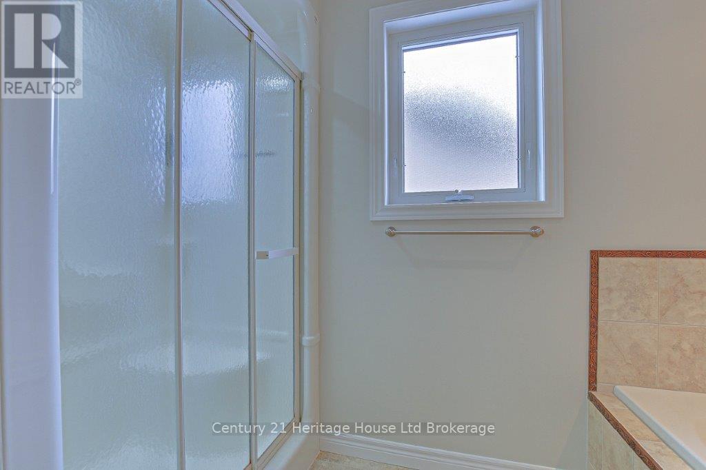 704 Anzio Road, Woodstock, Ontario  N4T 0B4 - Photo 17 - X12139431