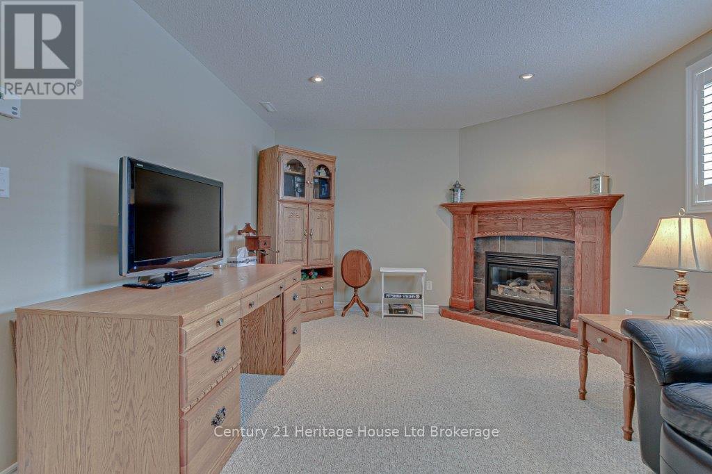 704 Anzio Road, Woodstock, Ontario  N4T 0B4 - Photo 23 - X12139431