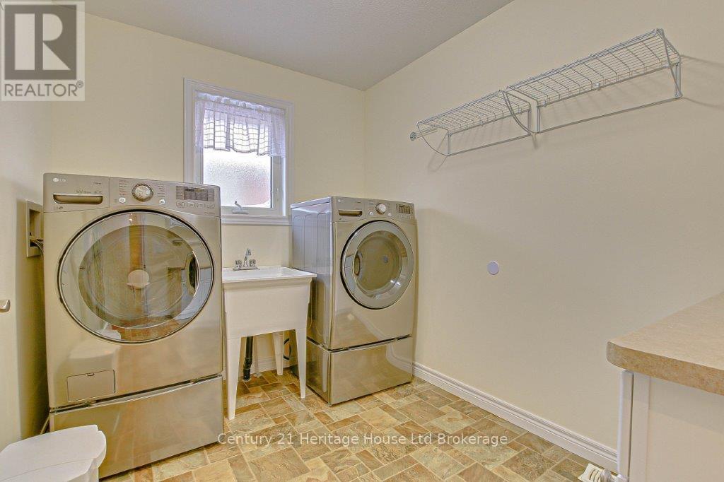 704 Anzio Road, Woodstock, Ontario  N4T 0B4 - Photo 13 - X12139431