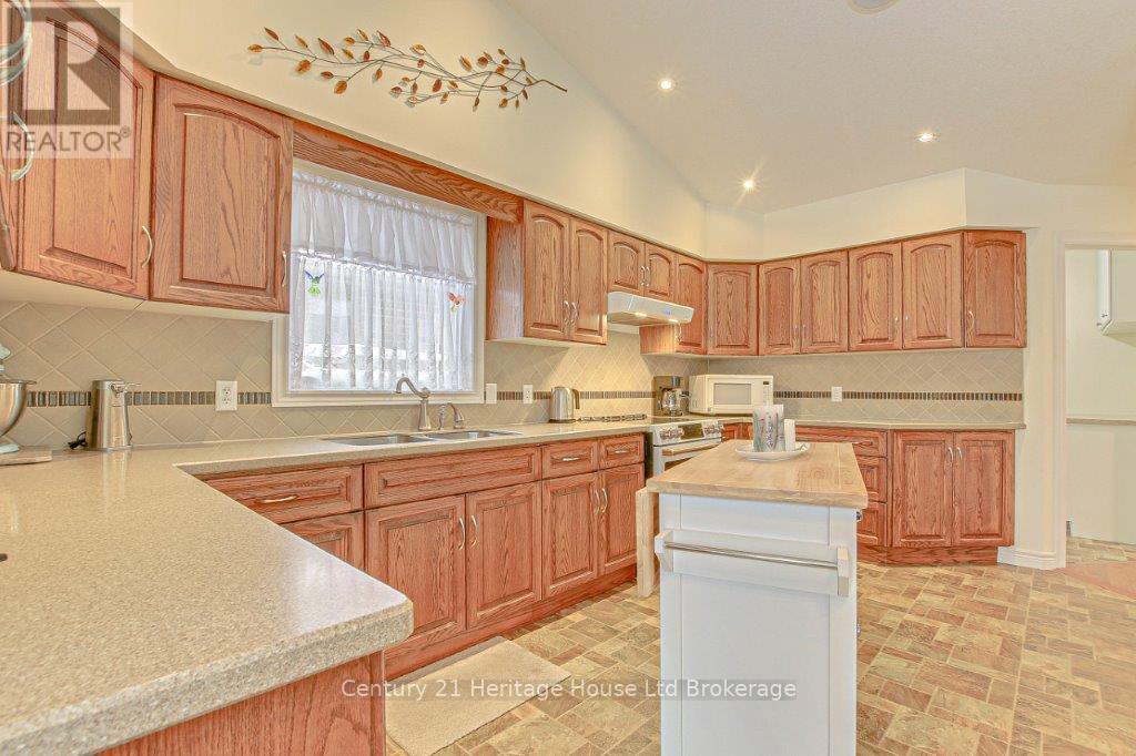 704 Anzio Road, Woodstock, Ontario  N4T 0B4 - Photo 8 - X12139431