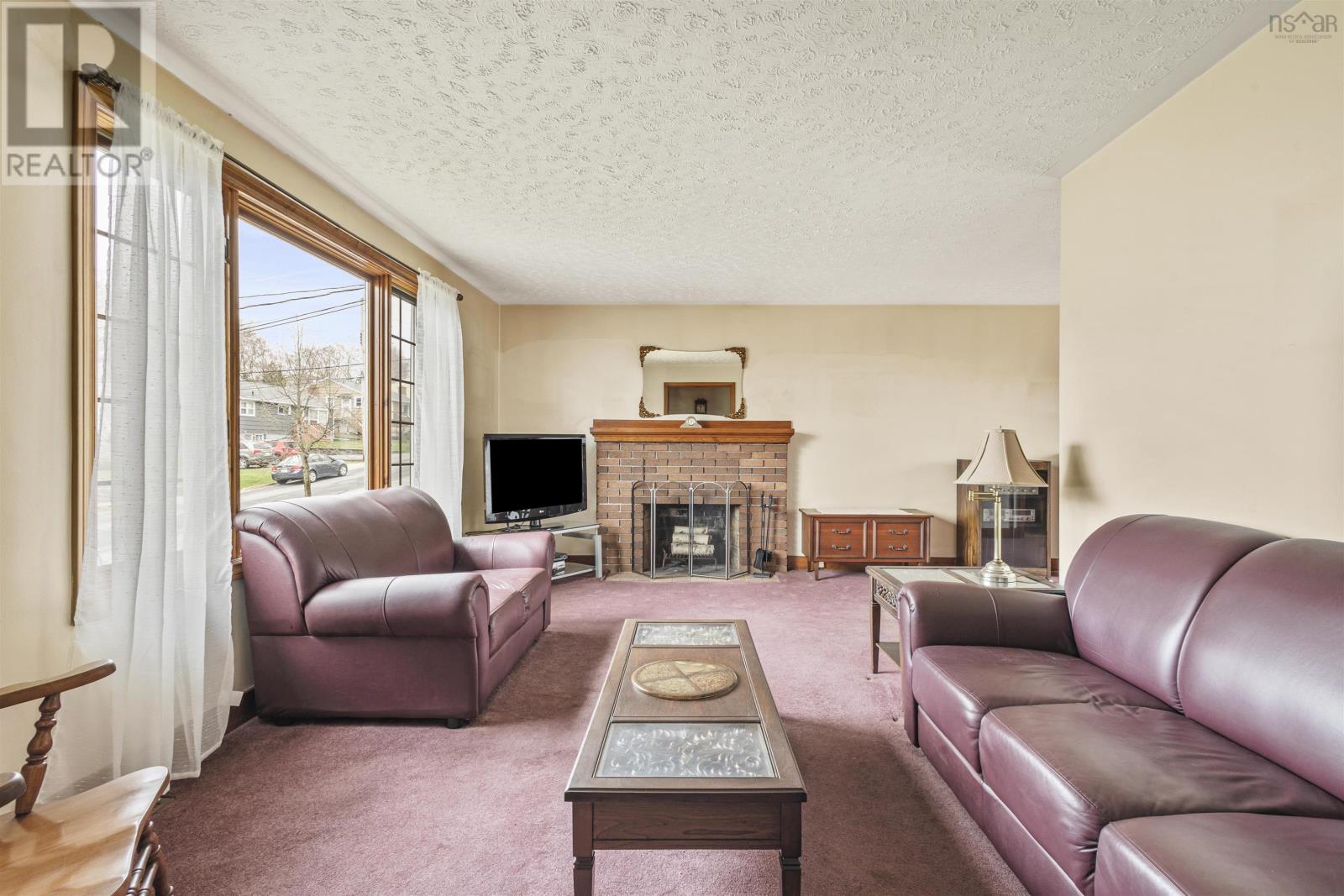 Property at 149 Melrose Avenue image 3