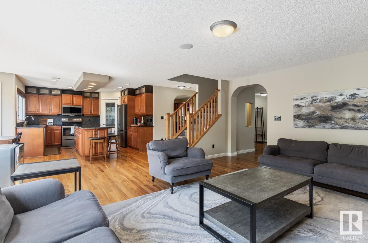 Property at 2553 Hanna Crescent NW image 4