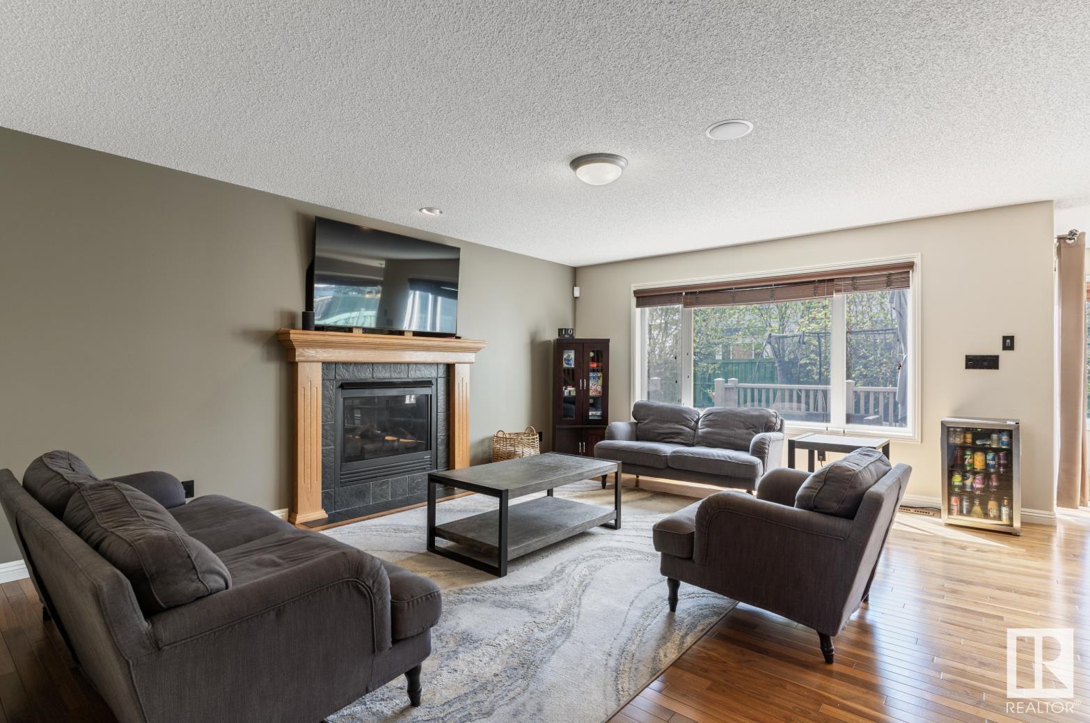 Property at 2553 Hanna Crescent NW image 2