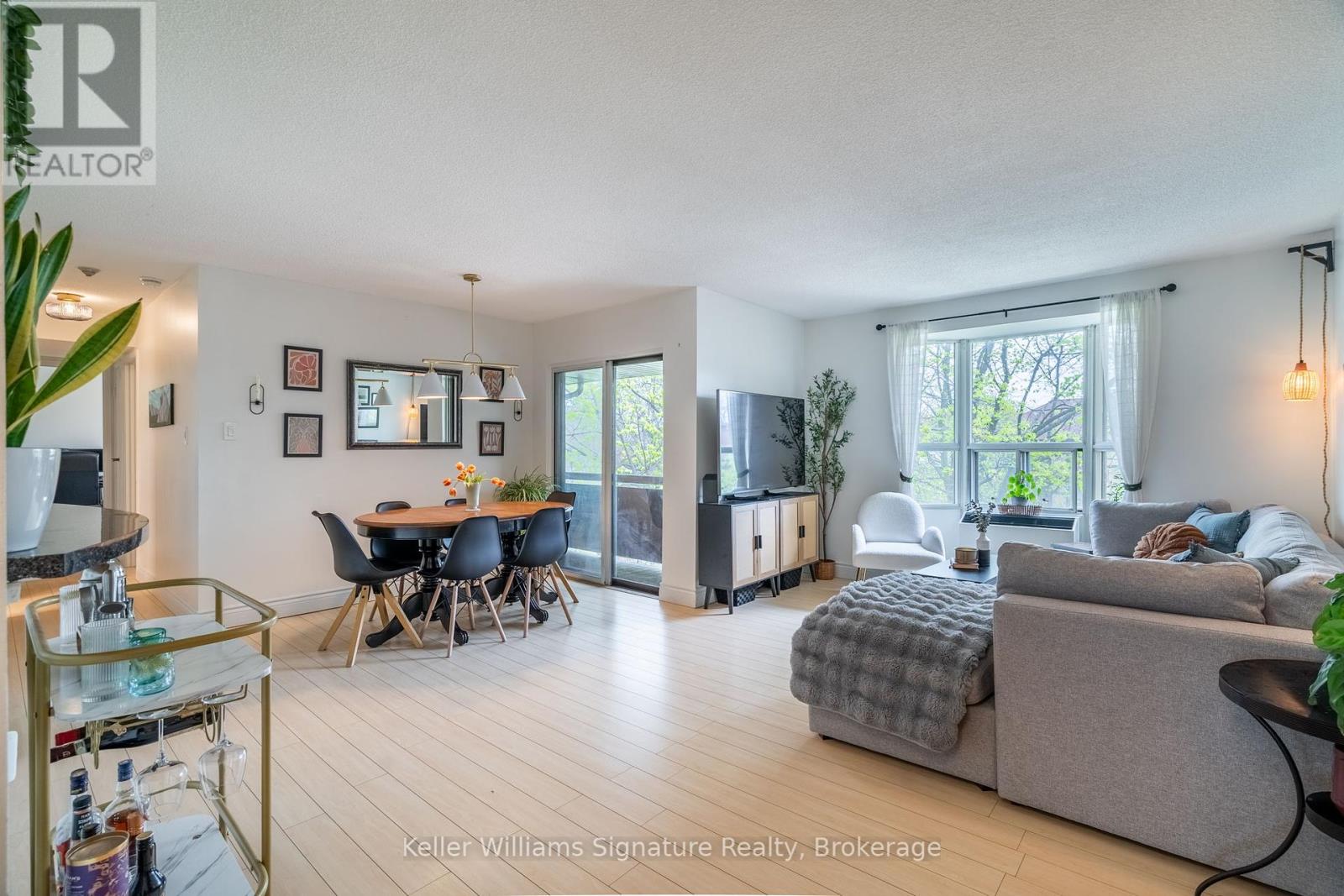 305 - 3835 LAKE SHORE BOULEVARD W, Toronto, Ontario