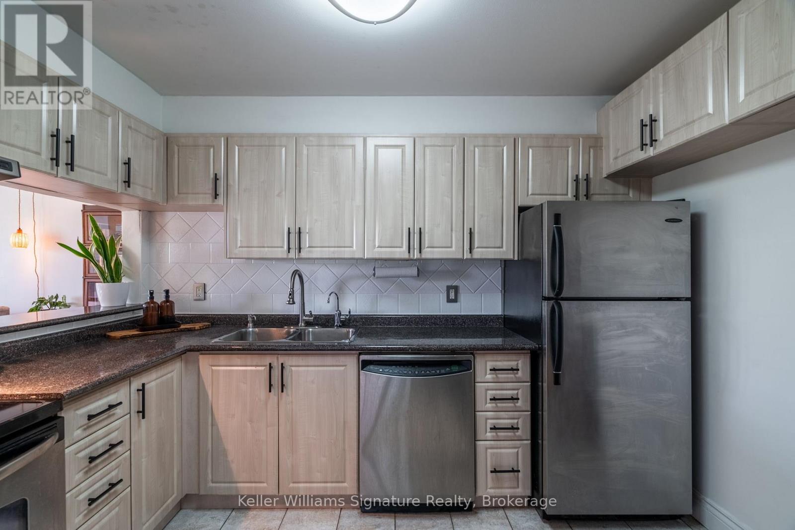 305 - 3835 Lake Shore Boulevard W, Toronto, Ontario  M8W 1R2 - Photo 14 - W12140975