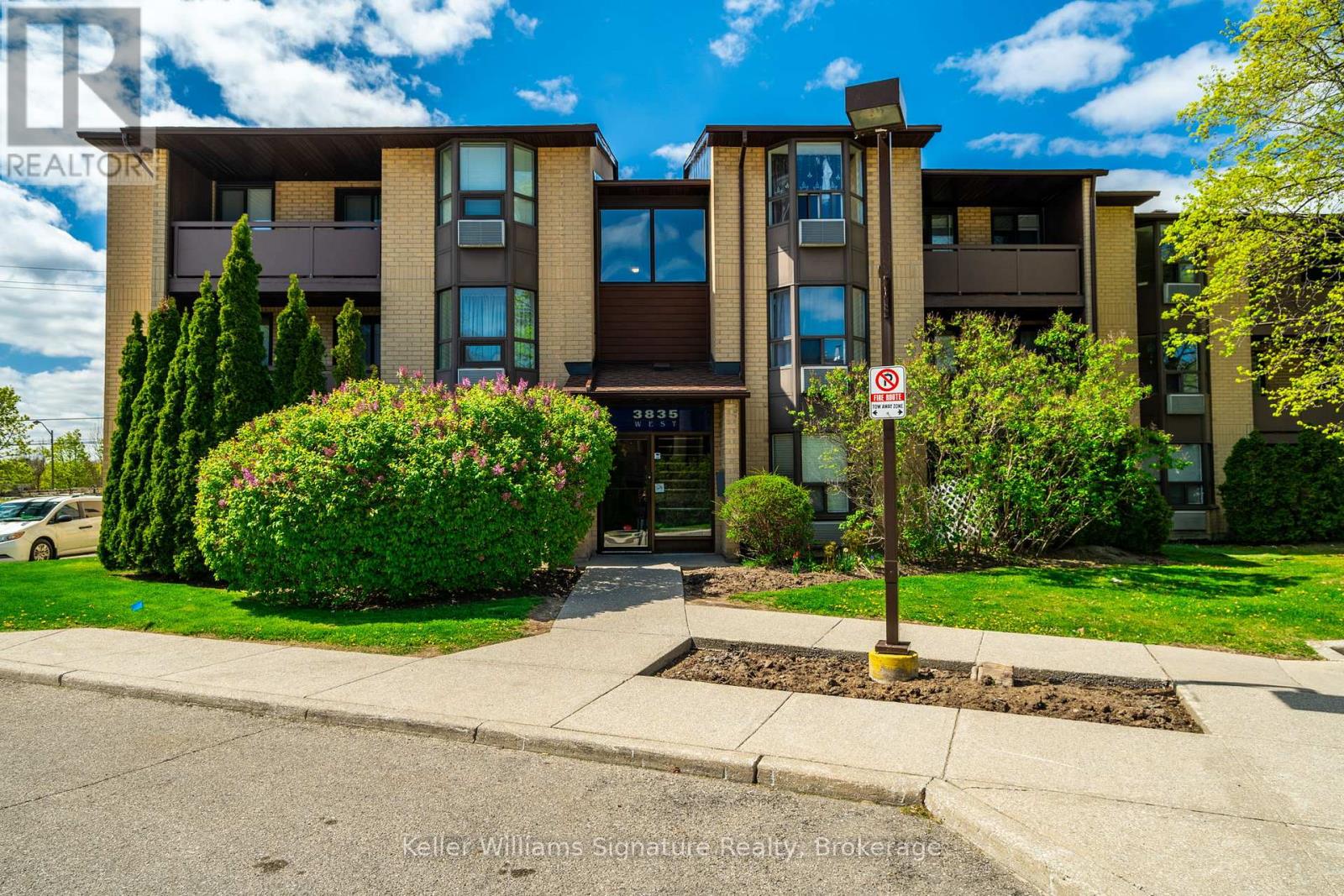 Property at 305 - 3835 LAKE SHORE BOULEVARD W image 2
