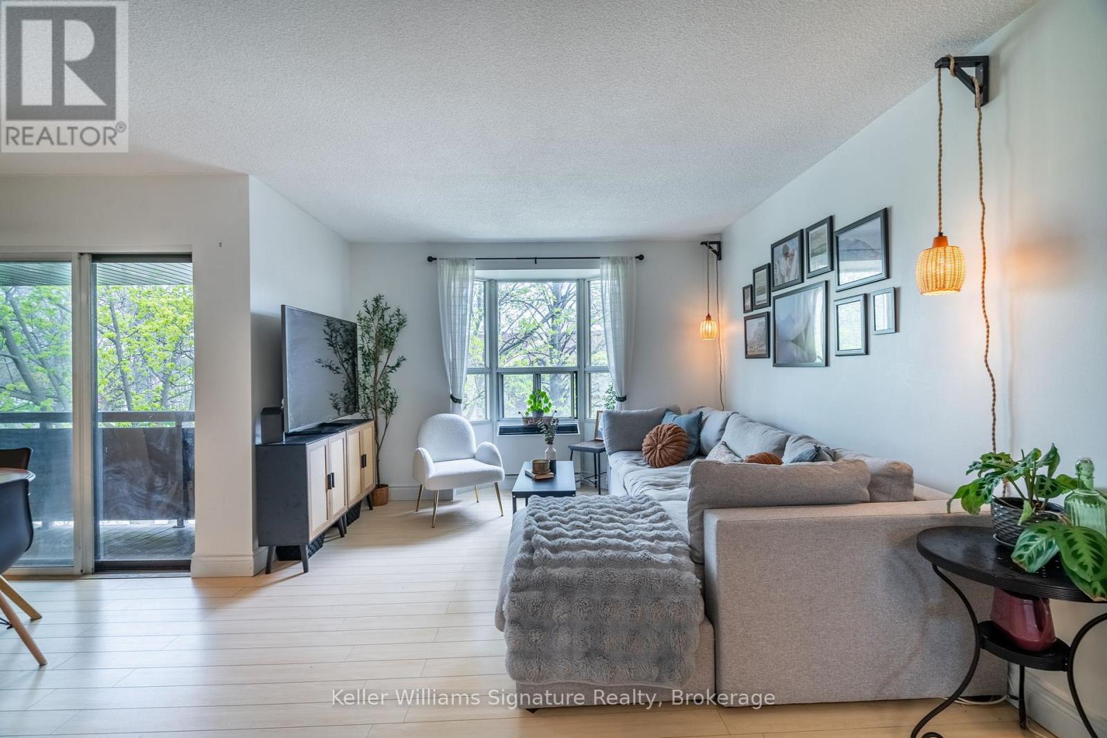 Property at 305 - 3835 LAKE SHORE BOULEVARD W image 3