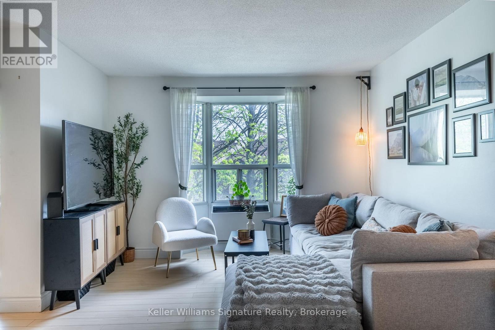 Property at 305 - 3835 LAKE SHORE BOULEVARD W image 4