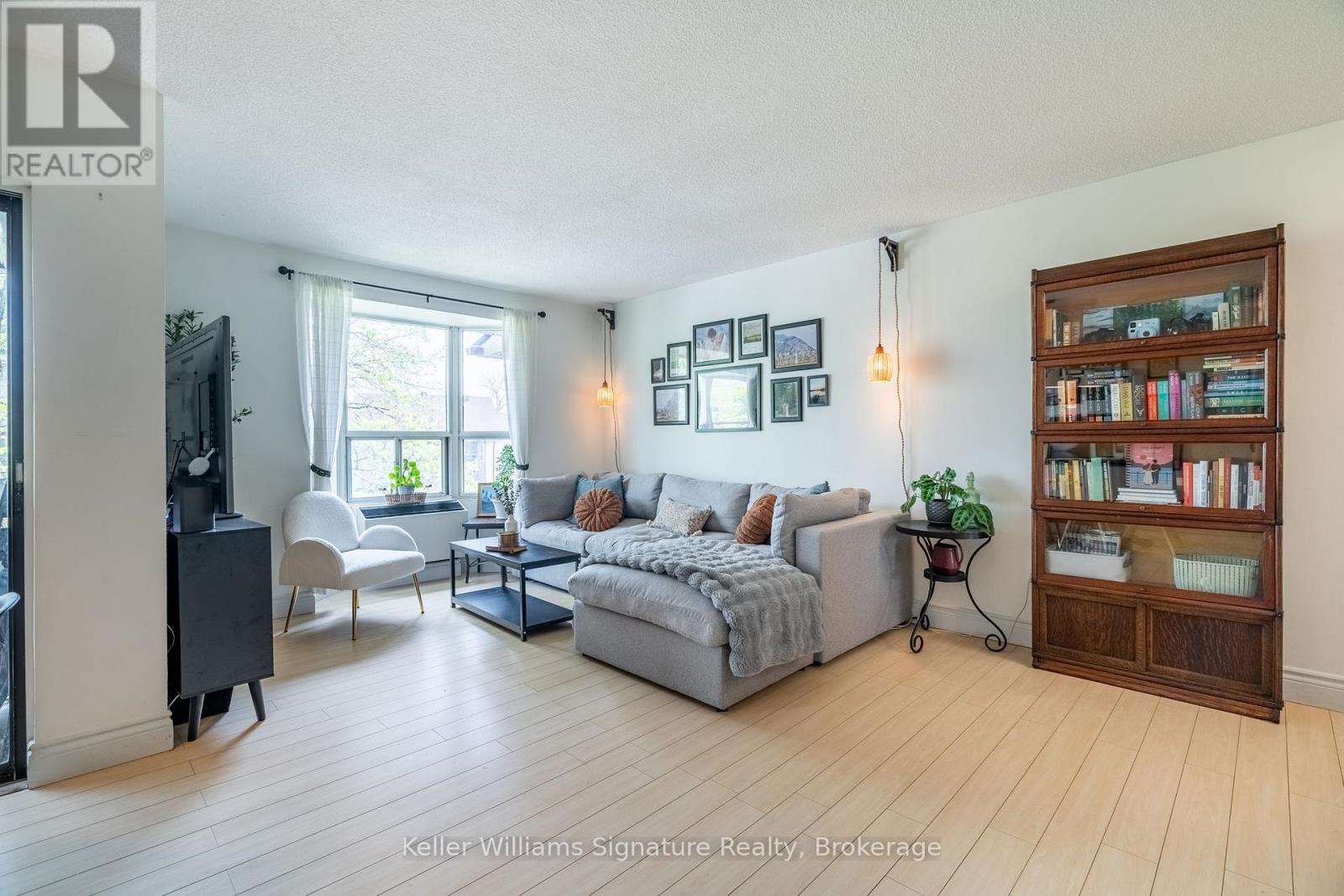 Property at 305 - 3835 LAKE SHORE BOULEVARD W image 5