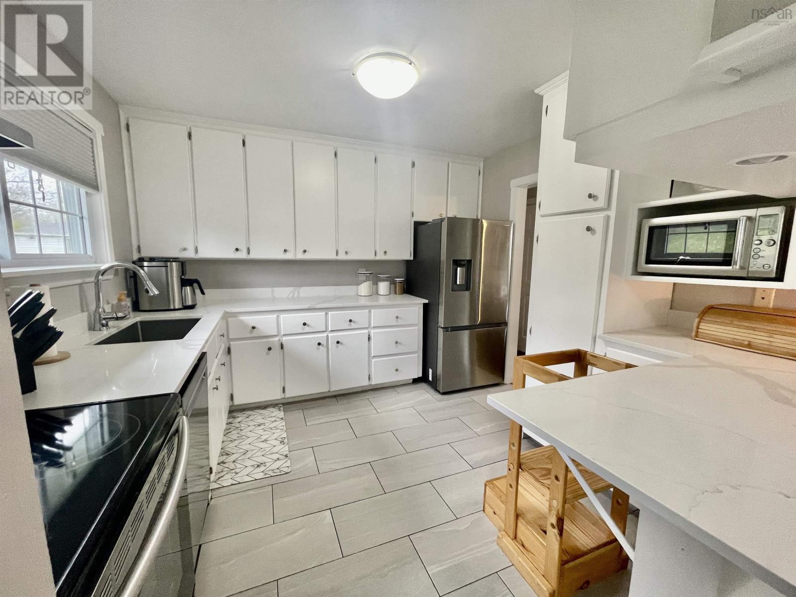 Property at 114 Poplar Drive image 5