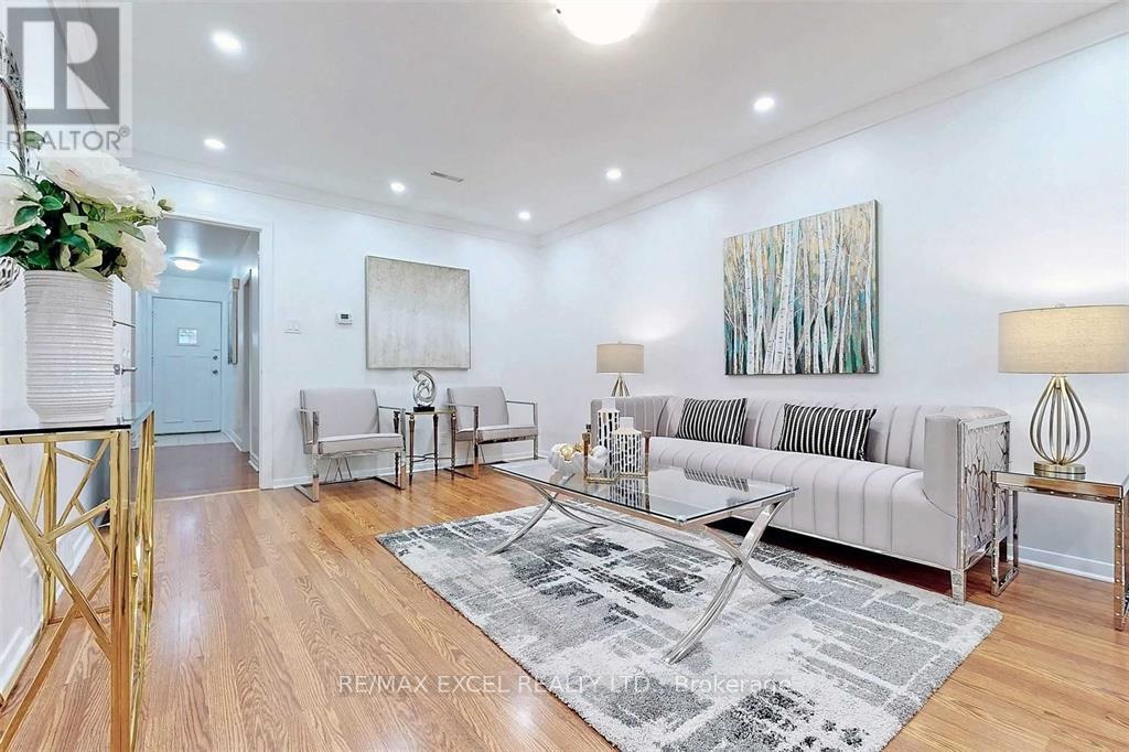 Main & 2d Floor - 34 Fontainbleau Drive, Toronto, Ontario  M2M 1N9 - Photo 3 - C12140943