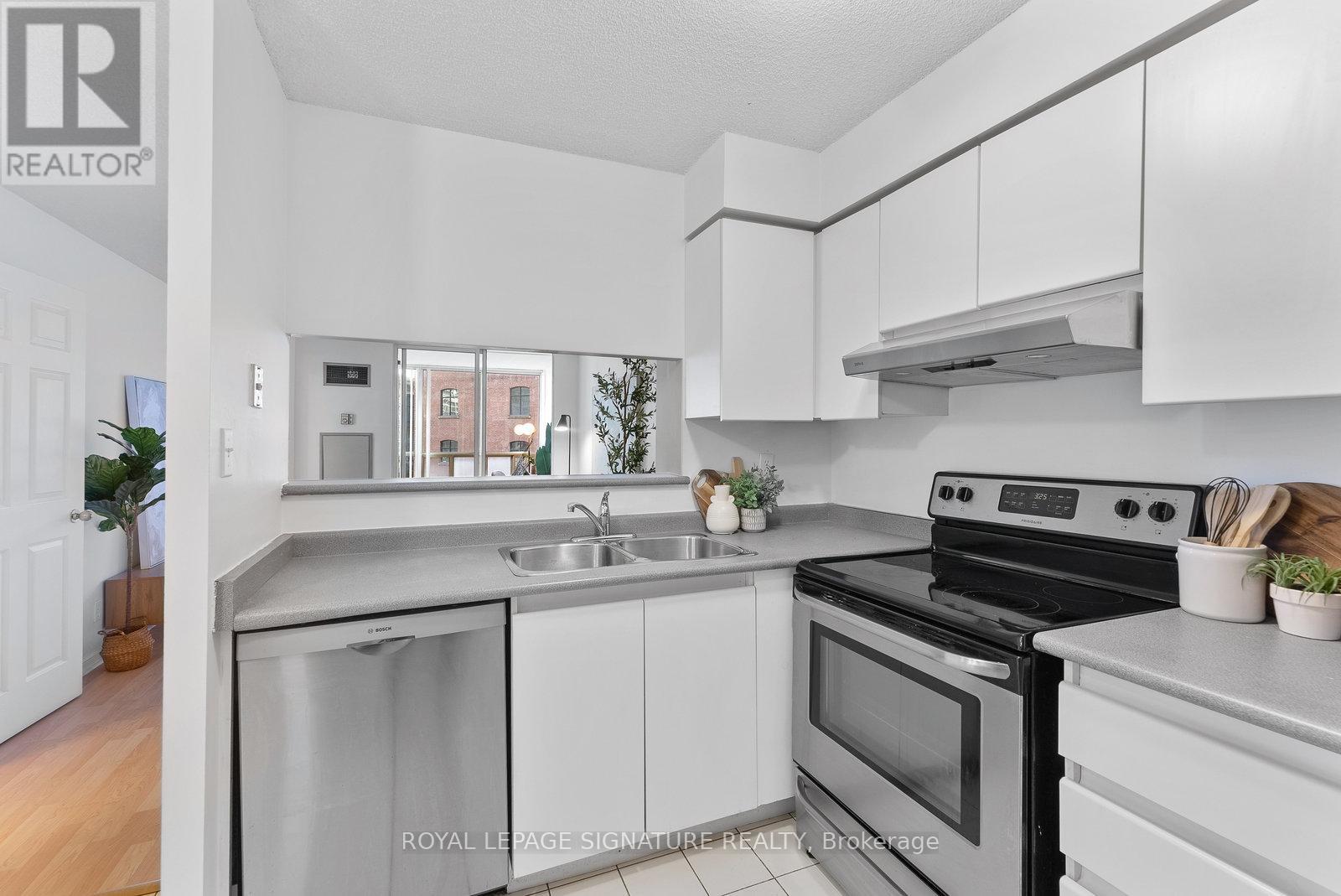 610 - 24 Wellesley Street W, Toronto, Ontario  M4Y 2X6 - Photo 12 - C12140993