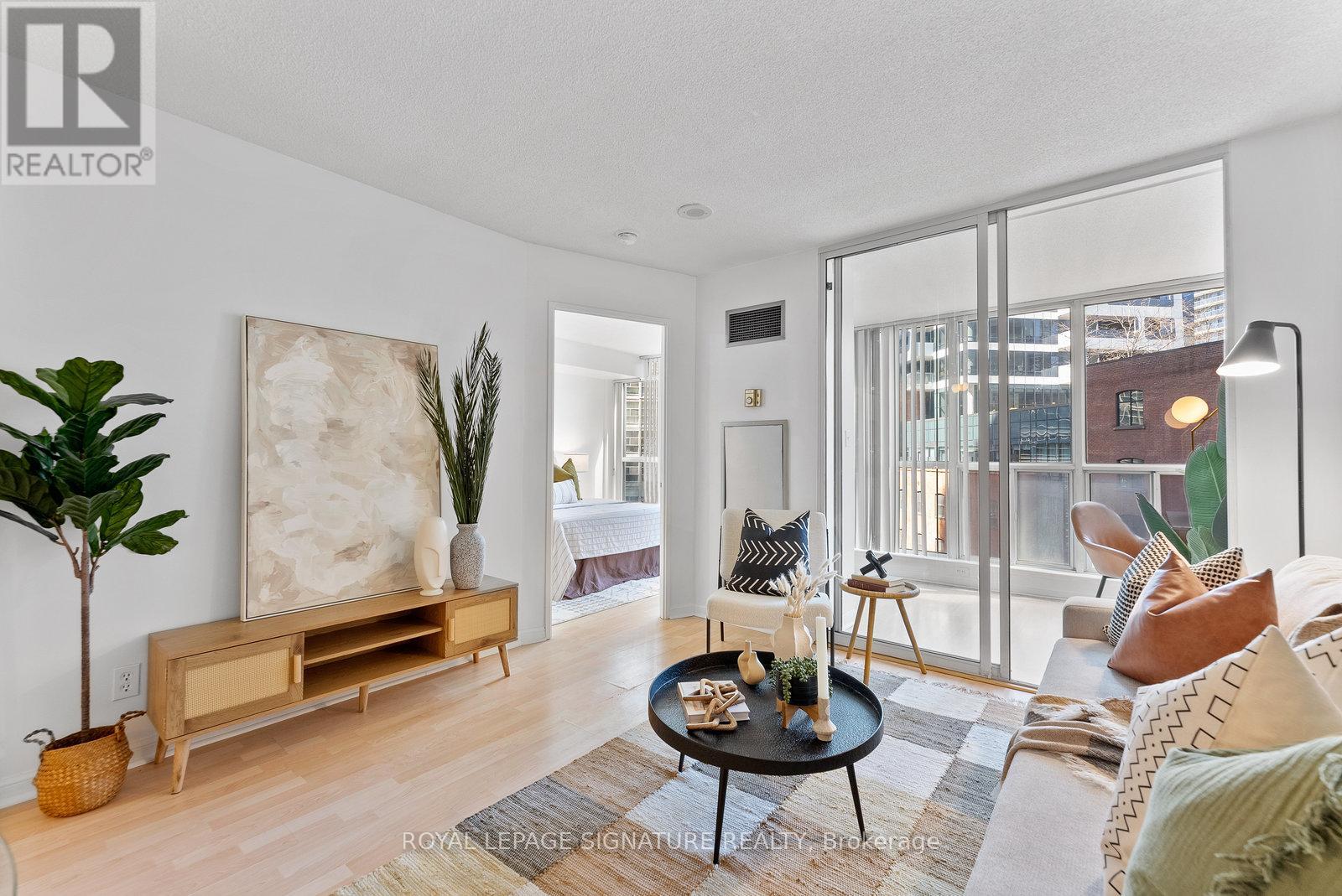 610 - 24 Wellesley Street W, Toronto, Ontario  M4Y 2X6 - Photo 4 - C12140993
