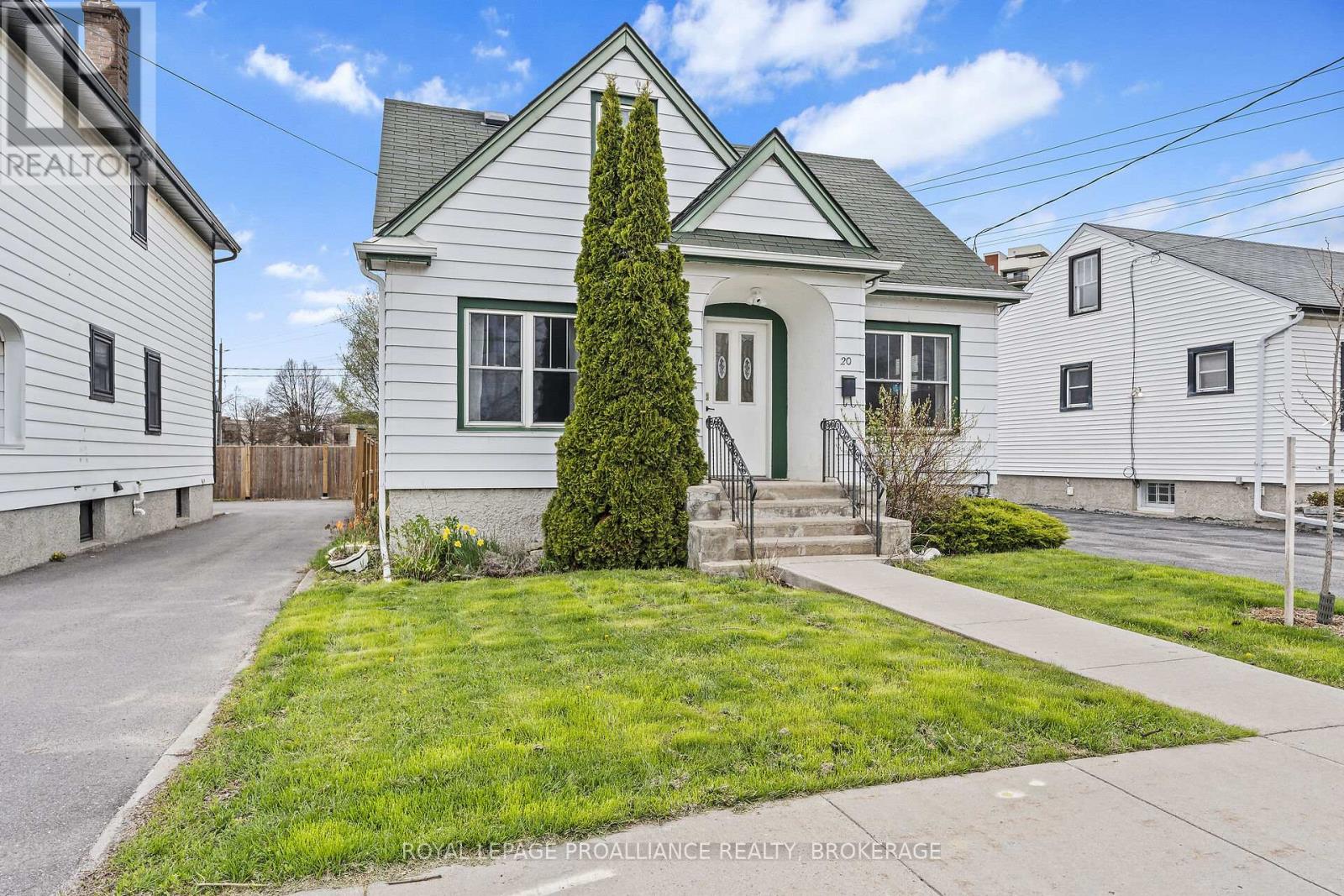 20 Drayton Avenue, Kingston (East Of Sir John A. Blvd), Ontario  K7K 4X6 - Photo 5 - X12141040