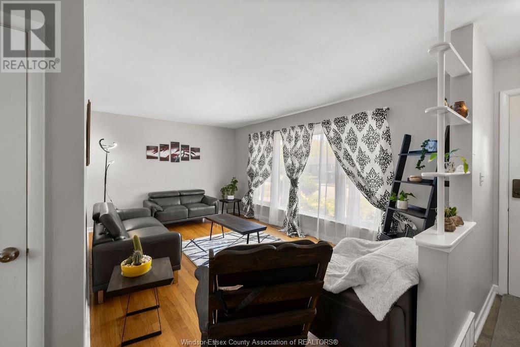 Property at 666 LYNN image 4