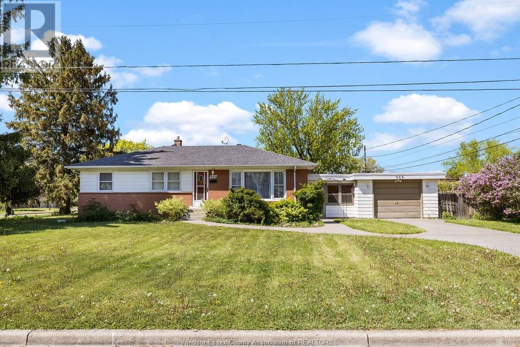 666 Lynn, Windsor, Ontario  N9G 1G5 - Photo 1 - 25011784