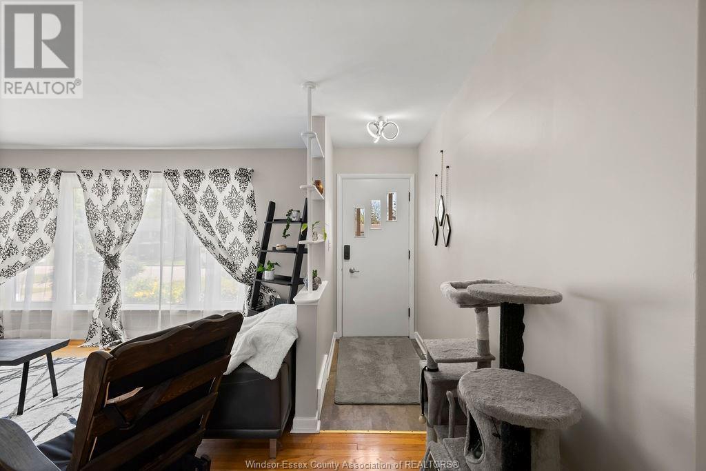 Property at 666 LYNN image 3